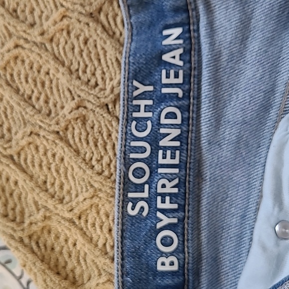 J. Crew Slouchy Boyfriend Jean in 'Norwich' Wash with Bandana Patch - Size 28 - Picture 5 of 10